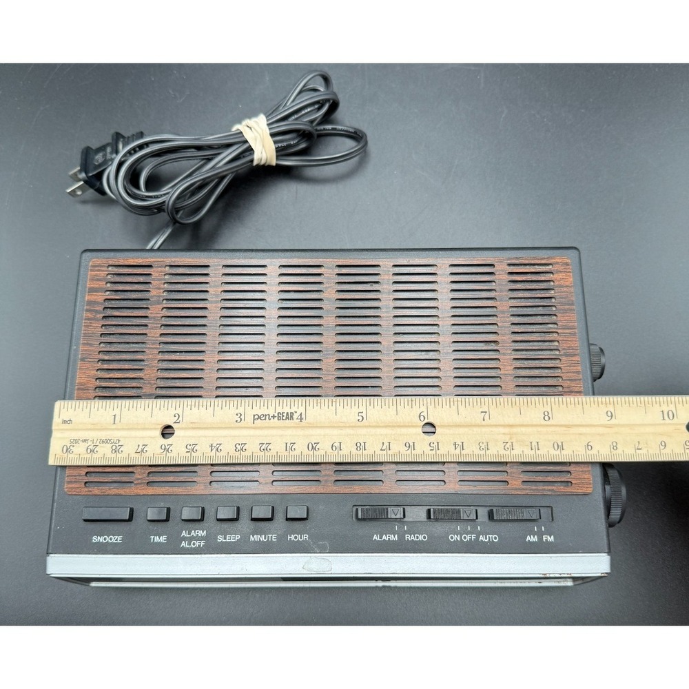 Americana Vintage AM/FM Electronic Radio Alarm Clock Wood Grain TESTED/WORKS - Picture 10 of 15